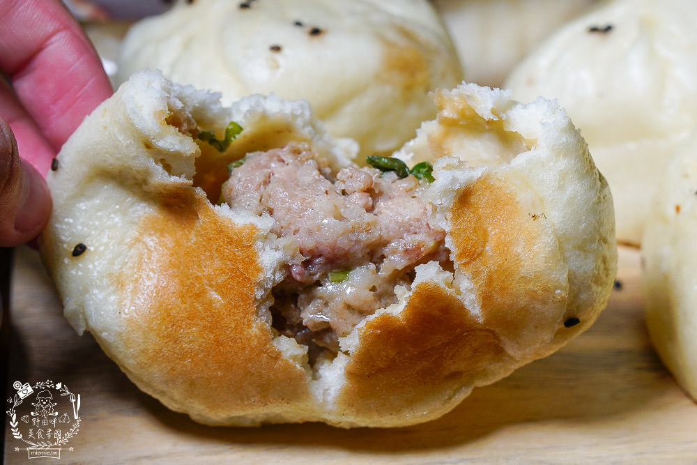 宅配美食推薦[大叔鮮肉包]台中巷弄裡的知名老店!一天賣1500顆排隊鮮肉包可以宅配到家囉!