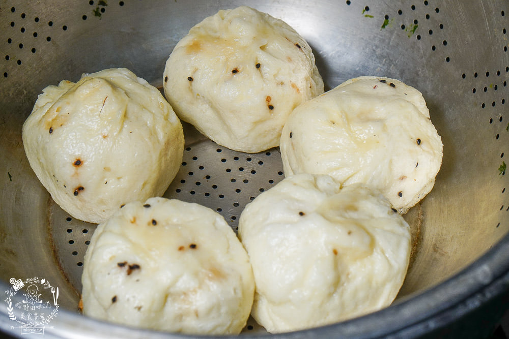宅配美食推薦[大叔鮮肉包]台中巷弄裡的知名老店!一天賣1500顆排隊鮮肉包可以宅配到家囉!
