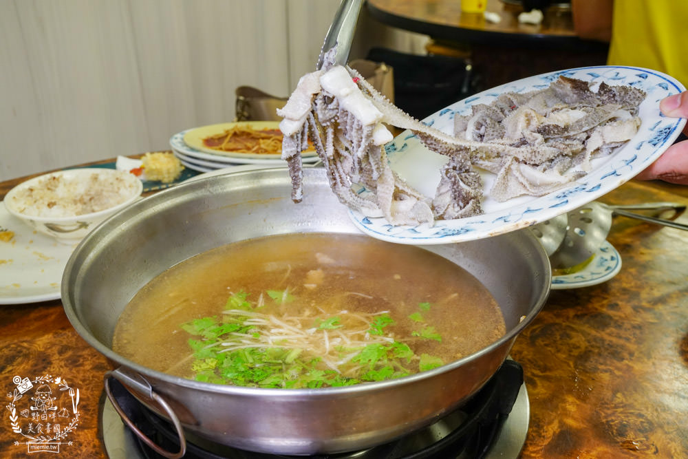 高雄牛肉鍋推薦[大哥大涮牛肉]營業20年超多饕客推薦的人氣宵夜牛肉鍋!限量牛肉燥飯人氣推薦！