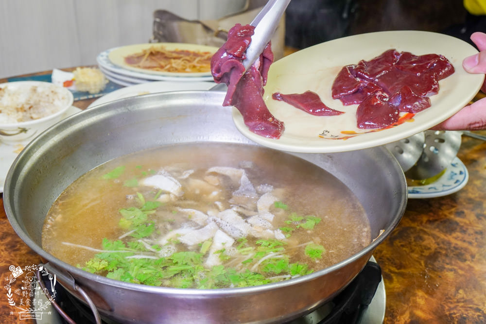 高雄牛肉鍋推薦[大哥大涮牛肉]營業20年超多饕客推薦的人氣宵夜牛肉鍋!限量牛肉燥飯人氣推薦！