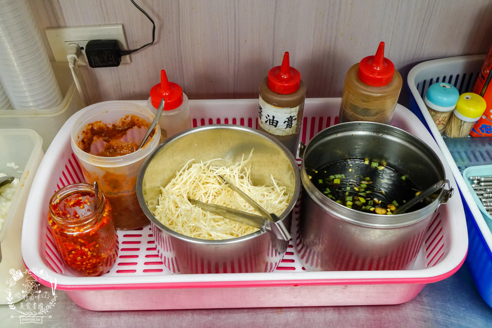 高雄牛肉鍋推薦[大哥大涮牛肉]營業20年超多饕客推薦的人氣宵夜牛肉鍋!限量牛肉燥飯人氣推薦！