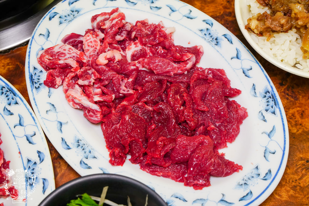高雄牛肉鍋推薦[大哥大涮牛肉]營業20年超多饕客推薦的人氣宵夜牛肉鍋!限量牛肉燥飯人氣推薦！