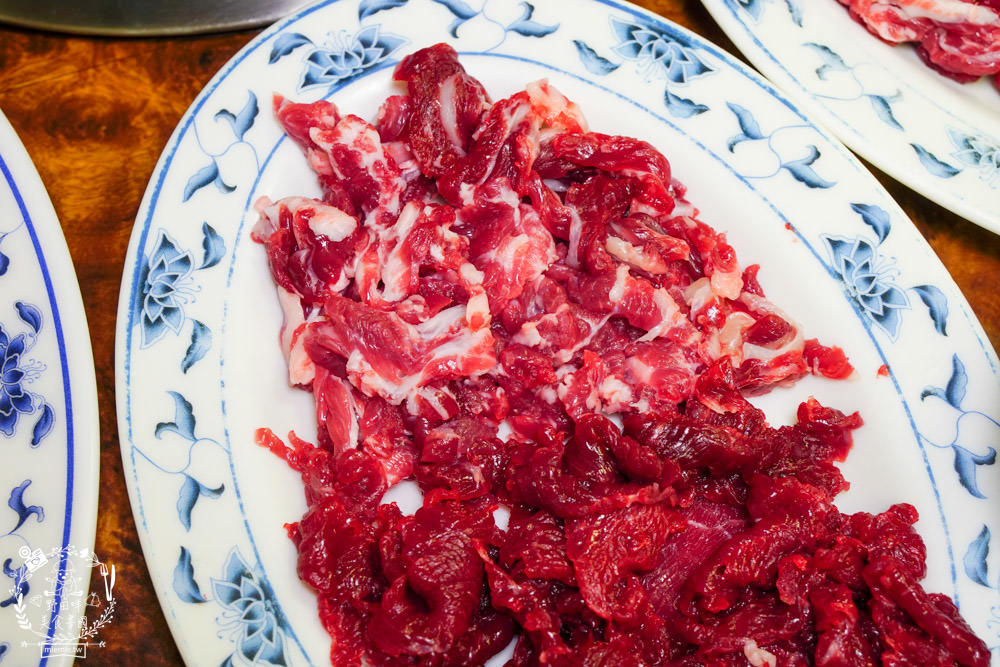 高雄牛肉鍋推薦[大哥大涮牛肉]營業20年超多饕客推薦的人氣宵夜牛肉鍋!限量牛肉燥飯人氣推薦！