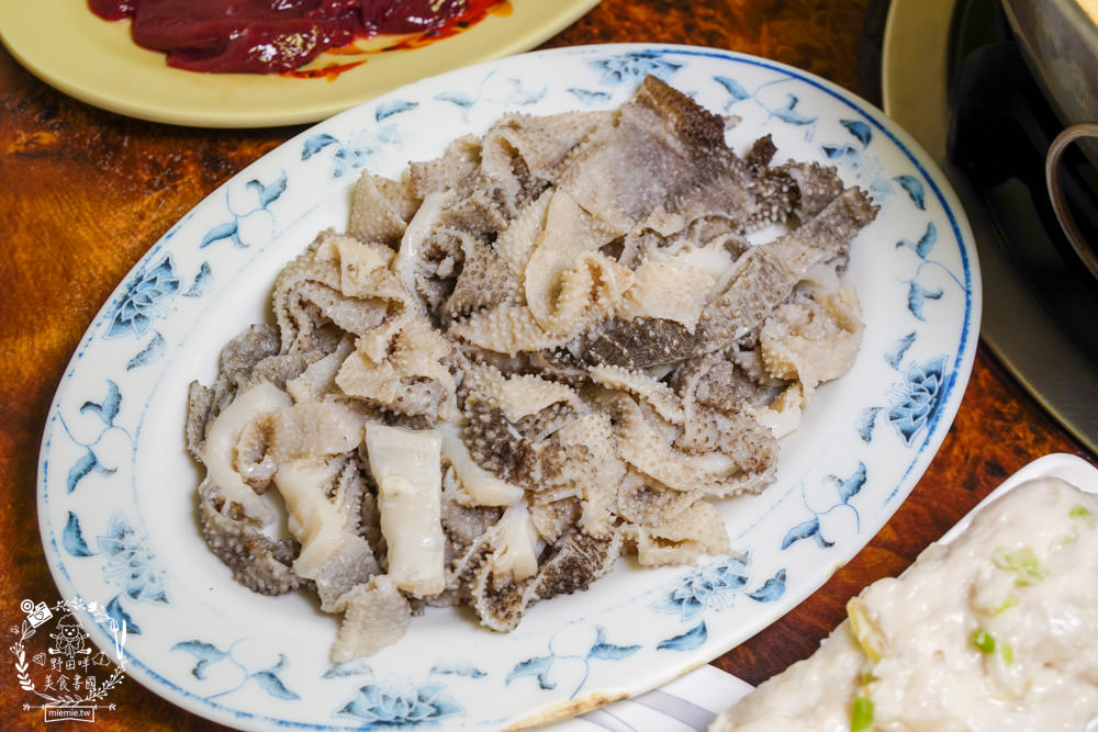 高雄牛肉鍋推薦[大哥大涮牛肉]營業20年超多饕客推薦的人氣宵夜牛肉鍋!限量牛肉燥飯人氣推薦！