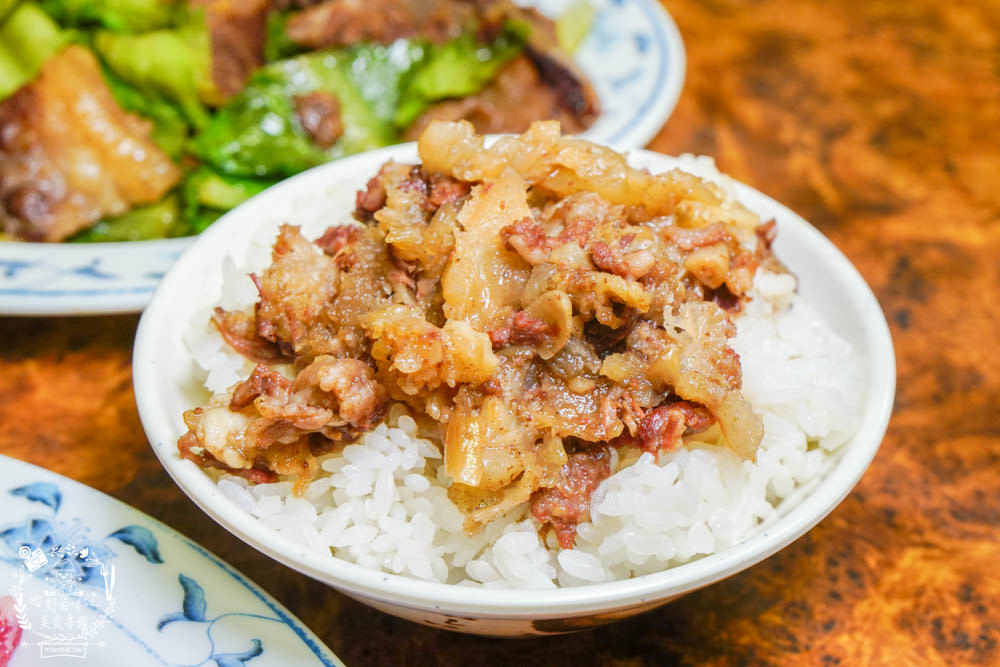 高雄牛肉鍋推薦[大哥大涮牛肉]營業20年超多饕客推薦的人氣宵夜牛肉鍋!限量牛肉燥飯人氣推薦！
