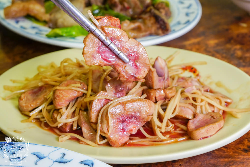 高雄牛肉鍋推薦[大哥大涮牛肉]營業20年超多饕客推薦的人氣宵夜牛肉鍋!限量牛肉燥飯人氣推薦！