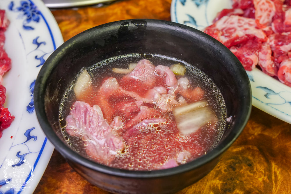 高雄牛肉鍋推薦[大哥大涮牛肉]營業20年超多饕客推薦的人氣宵夜牛肉鍋!限量牛肉燥飯人氣推薦！