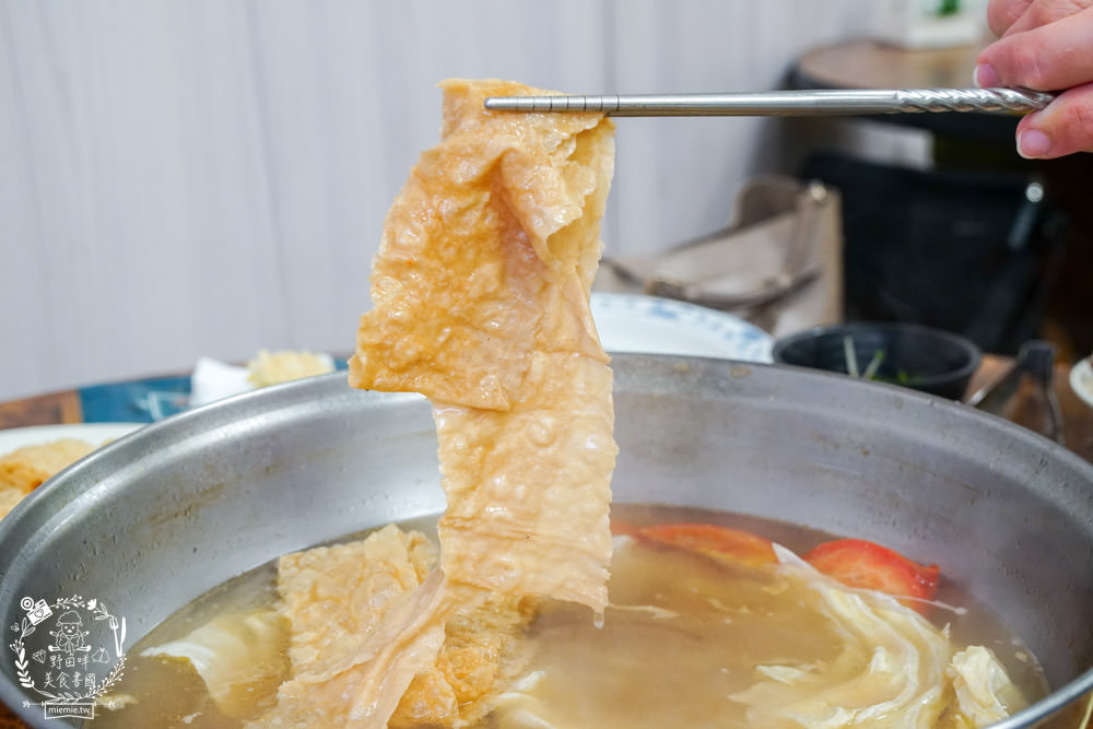 高雄牛肉鍋推薦[大哥大涮牛肉]營業20年超多饕客推薦的人氣宵夜牛肉鍋!限量牛肉燥飯人氣推薦！