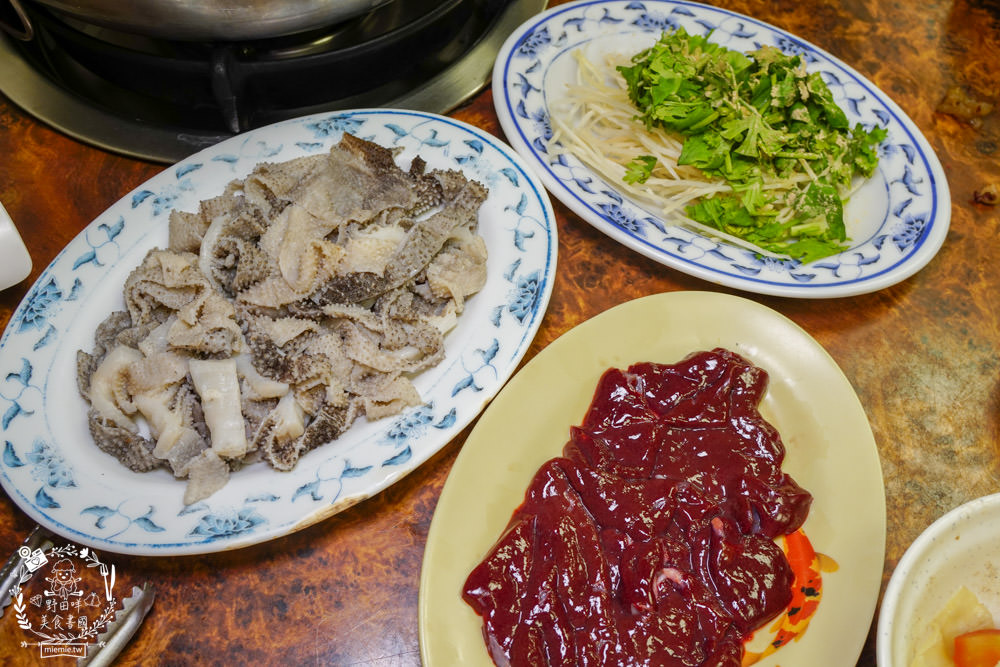 高雄牛肉鍋推薦[大哥大涮牛肉]營業20年超多饕客推薦的人氣宵夜牛肉鍋!限量牛肉燥飯人氣推薦！