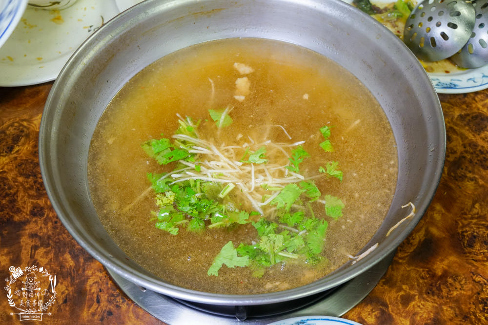 高雄牛肉鍋推薦[大哥大涮牛肉]營業20年超多饕客推薦的人氣宵夜牛肉鍋!限量牛肉燥飯人氣推薦！