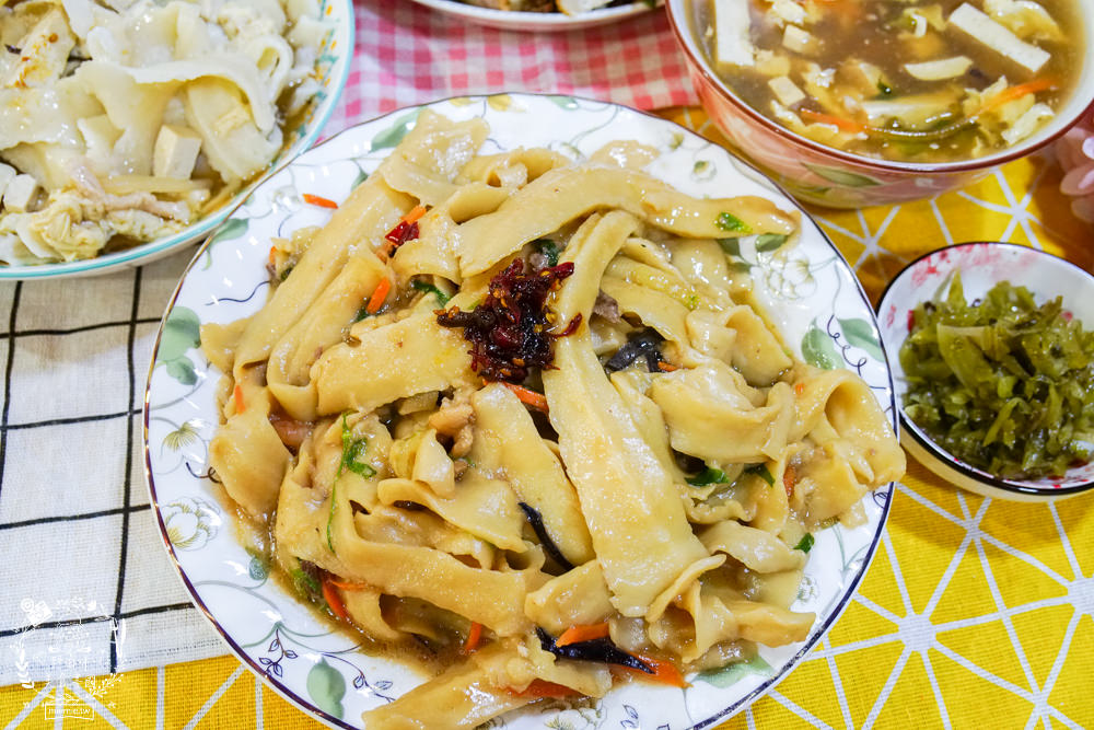 高雄大陸刀削麵|什錦炒刀削麵份量超澎湃!在地饕客超推薦的高雄刀削麵店!