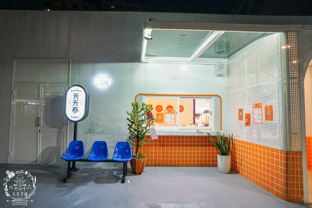 高雄[天天泰泰式火鍋]輕曼菲斯風格網美裝潢!防疫外帶肉肉份量加倍!