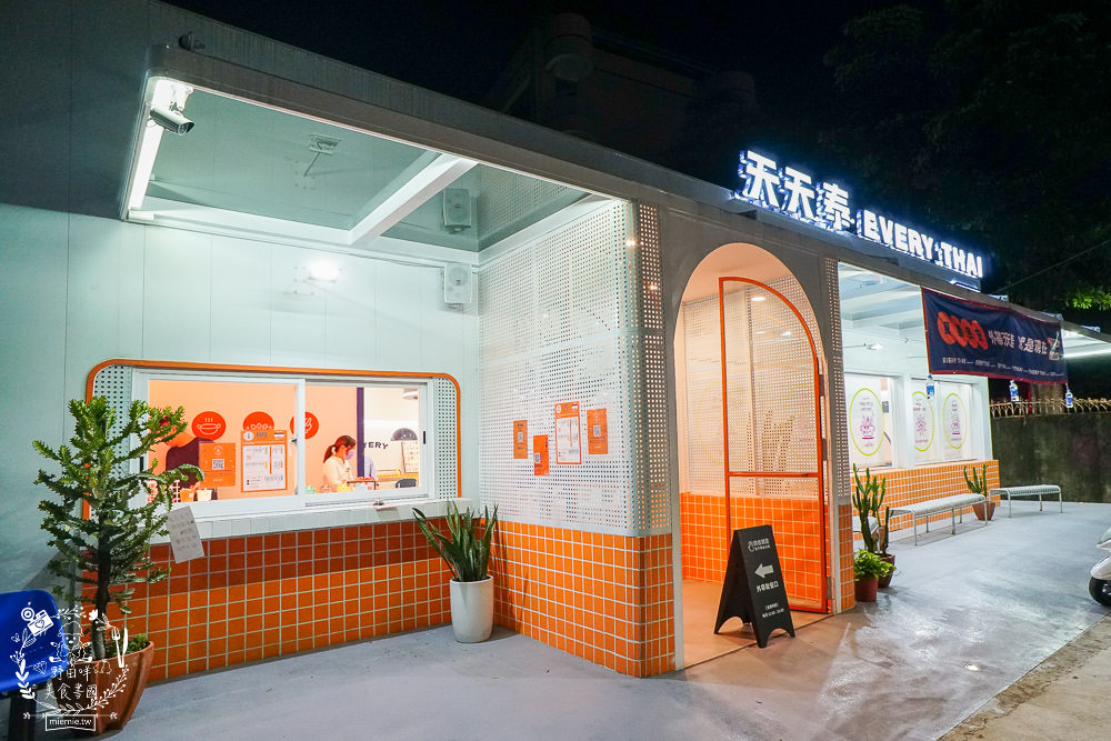 高雄[天天泰泰式火鍋]輕曼菲斯風格網美裝潢!防疫外帶肉肉份量加倍!