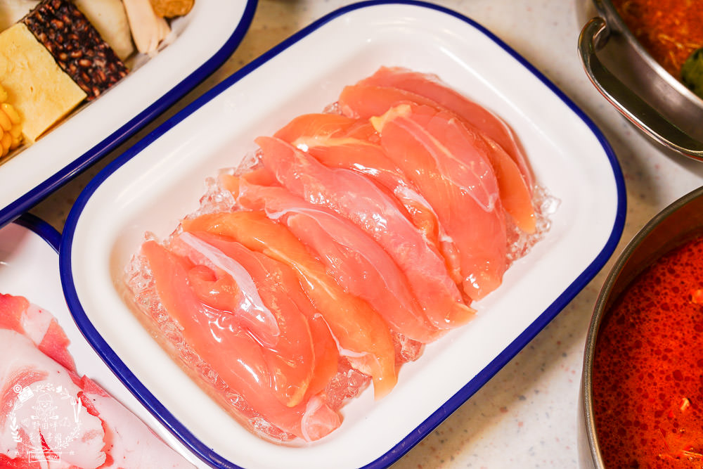 高雄[天天泰泰式火鍋]輕曼菲斯風格網美裝潢!防疫外帶肉肉份量加倍!