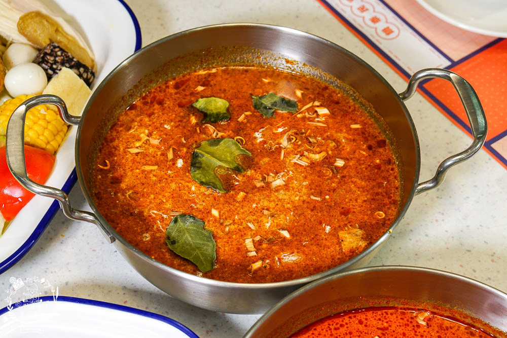 高雄[天天泰泰式火鍋]輕曼菲斯風格網美裝潢!防疫外帶肉肉份量加倍!