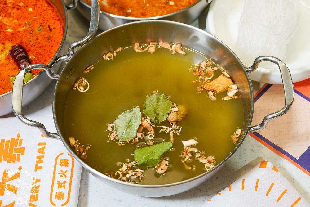 高雄[天天泰泰式火鍋]輕曼菲斯風格網美裝潢!防疫外帶肉肉份量加倍!