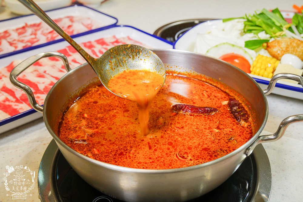 高雄[天天泰泰式火鍋]輕曼菲斯風格網美裝潢!防疫外帶肉肉份量加倍!