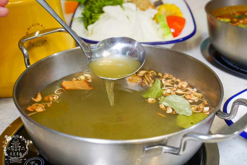 高雄[天天泰泰式火鍋]輕曼菲斯風格網美裝潢!防疫外帶肉肉份量加倍!