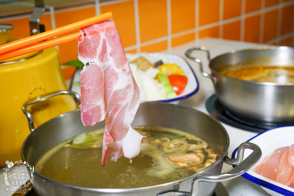 高雄[天天泰泰式火鍋]輕曼菲斯風格網美裝潢!防疫外帶肉肉份量加倍!