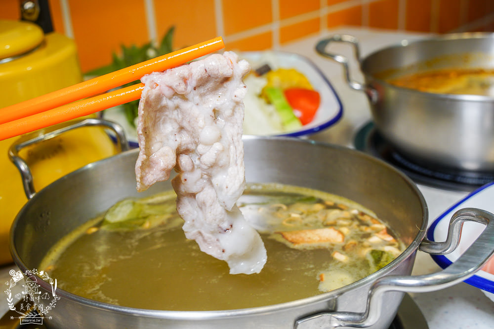 高雄[天天泰泰式火鍋]輕曼菲斯風格網美裝潢!防疫外帶肉肉份量加倍!