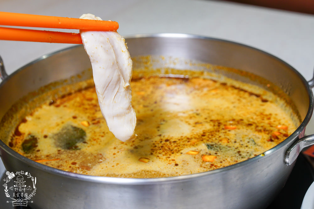 高雄[天天泰泰式火鍋]輕曼菲斯風格網美裝潢!防疫外帶肉肉份量加倍!