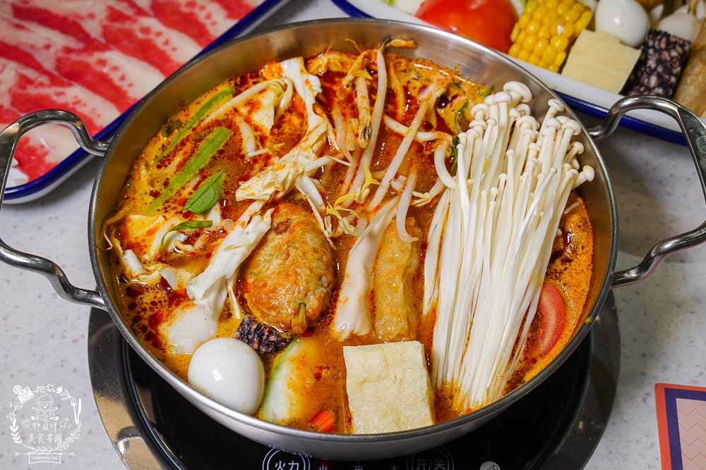 高雄[天天泰泰式火鍋]輕曼菲斯風格網美裝潢!防疫外帶肉肉份量加倍!