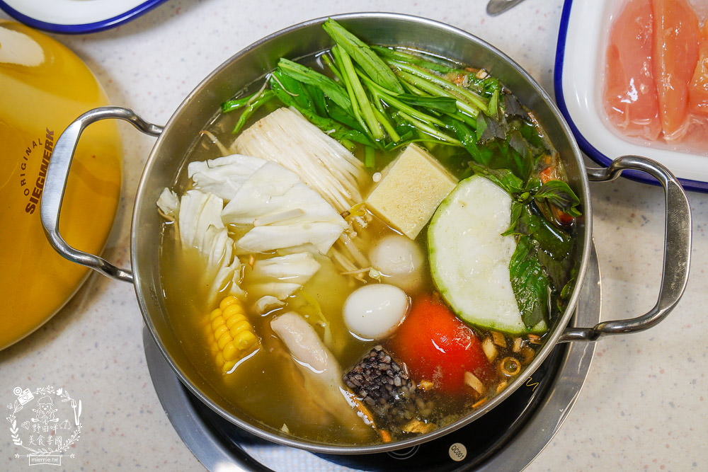 高雄[天天泰泰式火鍋]輕曼菲斯風格網美裝潢!防疫外帶肉肉份量加倍!