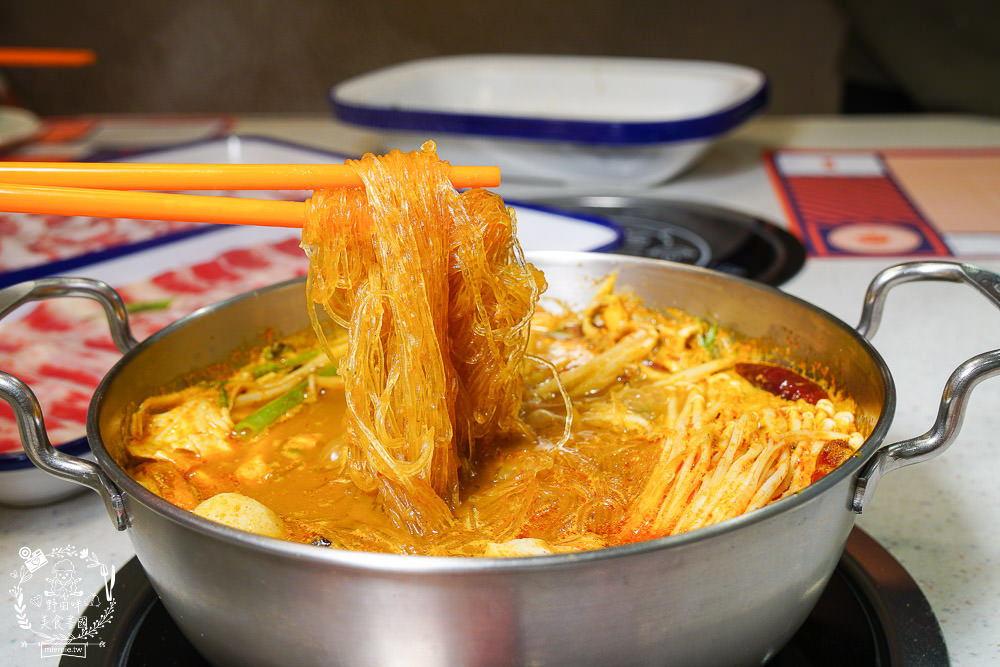 高雄[天天泰泰式火鍋]輕曼菲斯風格網美裝潢!防疫外帶肉肉份量加倍!