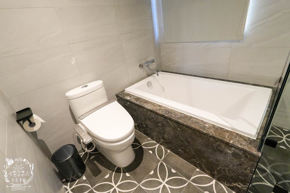 天子閣飯店|2023獲選agoda旅人之選大賞得主!鹽埕駁二附近住宿推薦!三樓還有寬敞遊戲室供親子玩樂