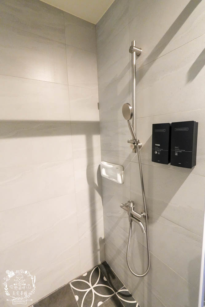 天子閣飯店|2023獲選agoda旅人之選大賞得主!鹽埕駁二附近住宿推薦!三樓還有寬敞遊戲室供親子玩樂