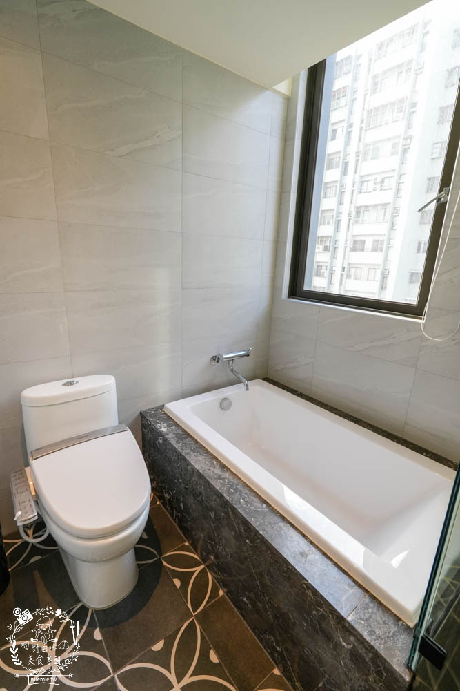 天子閣飯店|2023獲選agoda旅人之選大賞得主!鹽埕駁二附近住宿推薦!三樓還有寬敞遊戲室供親子玩樂