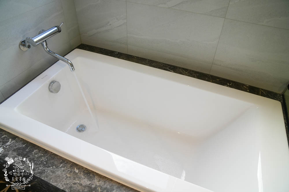 天子閣飯店|2023獲選agoda旅人之選大賞得主!鹽埕駁二附近住宿推薦!三樓還有寬敞遊戲室供親子玩樂