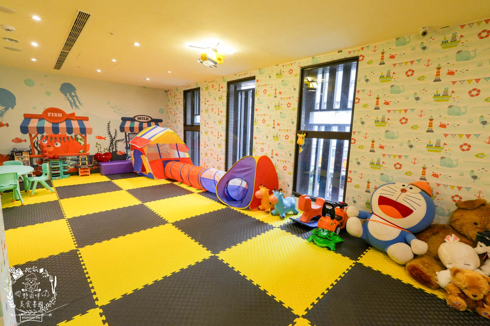 天子閣飯店|2023獲選agoda旅人之選大賞得主!鹽埕駁二附近住宿推薦!三樓還有寬敞遊戲室供親子玩樂