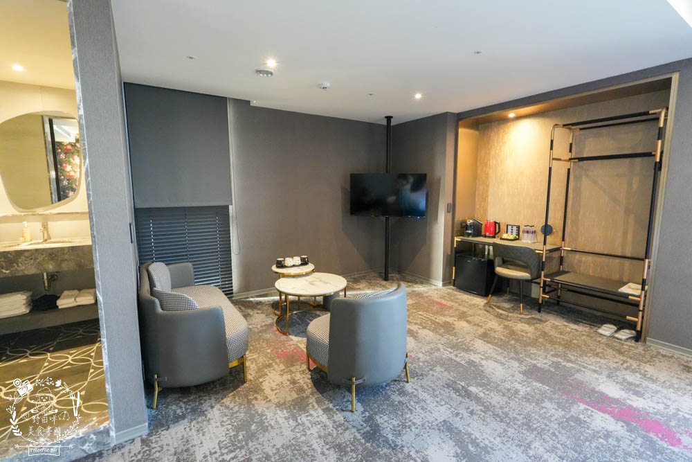 天子閣飯店|2023獲選agoda旅人之選大賞得主!鹽埕駁二附近住宿推薦!三樓還有寬敞遊戲室供親子玩樂