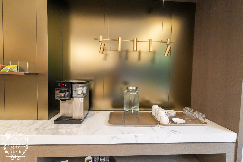 天子閣飯店|2023獲選agoda旅人之選大賞得主!鹽埕駁二附近住宿推薦!三樓還有寬敞遊戲室供親子玩樂