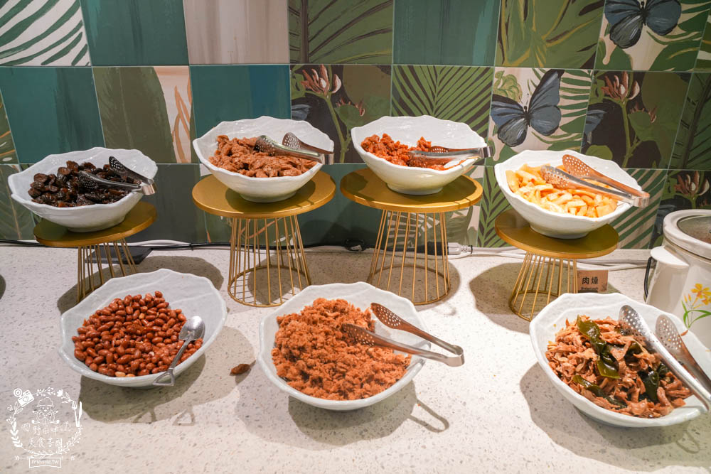 天子閣飯店|2023獲選agoda旅人之選大賞得主!鹽埕駁二附近住宿推薦!三樓還有寬敞遊戲室供親子玩樂