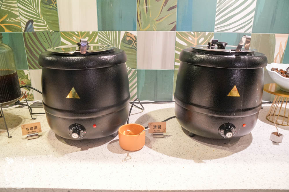 天子閣飯店|2023獲選agoda旅人之選大賞得主!鹽埕駁二附近住宿推薦!三樓還有寬敞遊戲室供親子玩樂