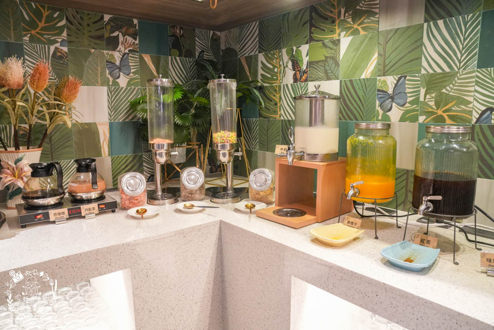 天子閣飯店|2023獲選agoda旅人之選大賞得主!鹽埕駁二附近住宿推薦!三樓還有寬敞遊戲室供親子玩樂