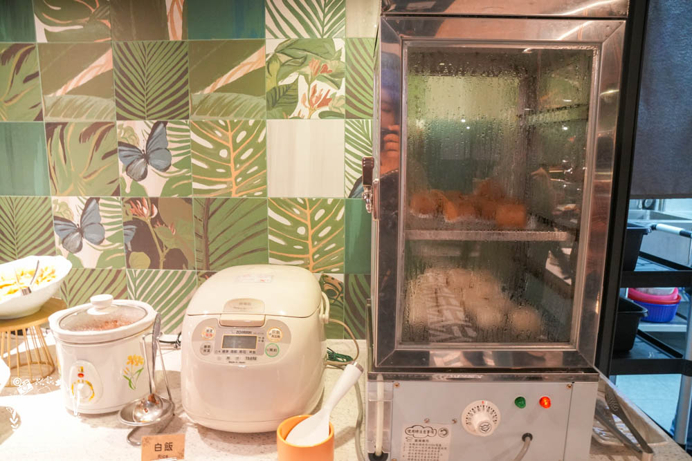 天子閣飯店|2023獲選agoda旅人之選大賞得主!鹽埕駁二附近住宿推薦!三樓還有寬敞遊戲室供親子玩樂