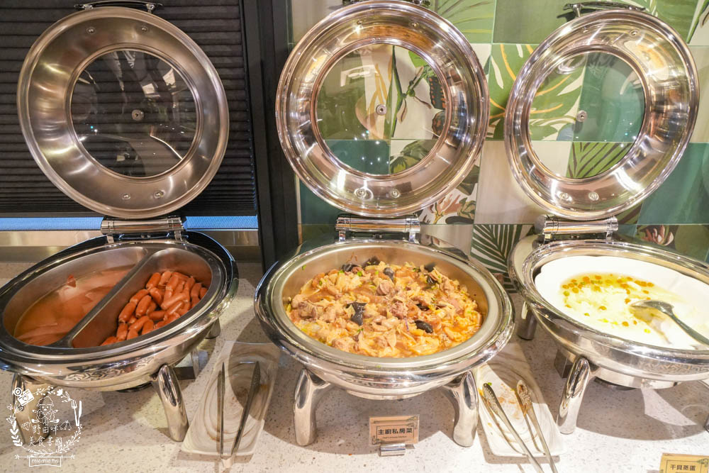 天子閣飯店|2023獲選agoda旅人之選大賞得主!鹽埕駁二附近住宿推薦!三樓還有寬敞遊戲室供親子玩樂