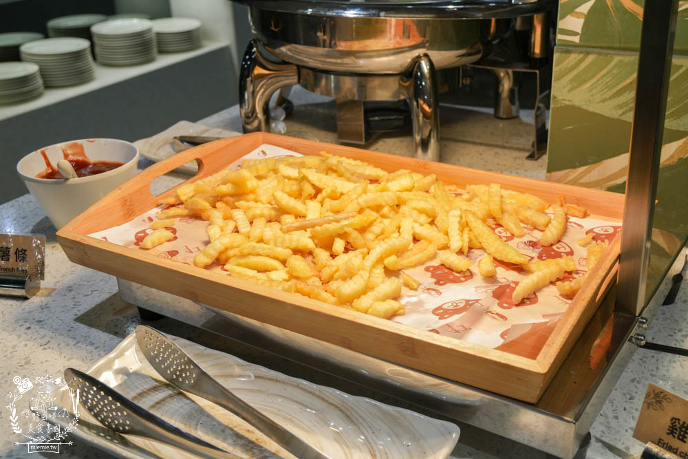 天子閣飯店|2023獲選agoda旅人之選大賞得主!鹽埕駁二附近住宿推薦!三樓還有寬敞遊戲室供親子玩樂