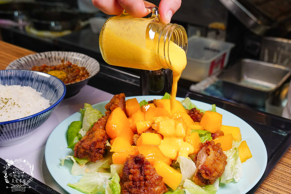 高雄[天狗咖哩家]超浮誇珍珠系列美食”珍珠起司豬排咖哩”好吃到會牽絲？！