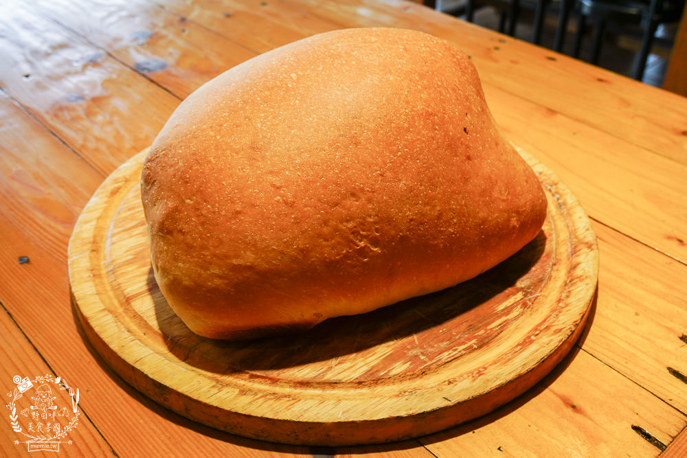 高雄麵包雞[奇山石窯]沒預定就吃不到的超人氣麵包雞!石窯披薩超好吃der~