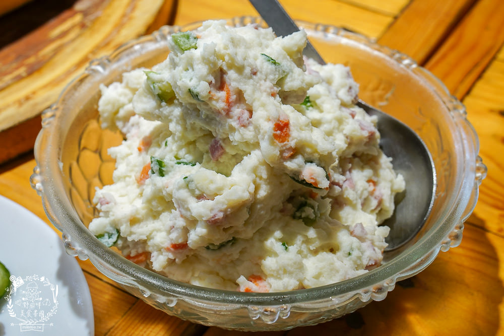 高雄麵包雞[奇山石窯]沒預定就吃不到的超人氣麵包雞!石窯披薩超好吃der~