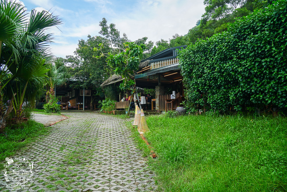 高雄麵包雞[奇山石窯]沒預定就吃不到的超人氣麵包雞!石窯披薩超好吃der~