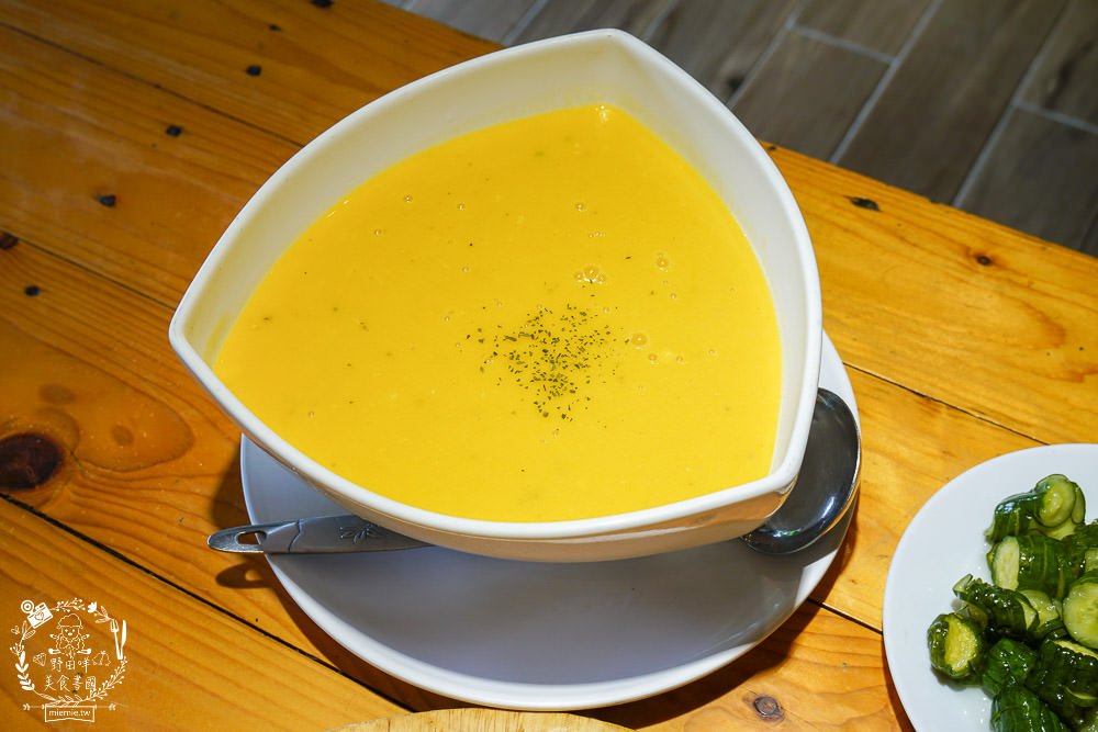 高雄麵包雞[奇山石窯]沒預定就吃不到的超人氣麵包雞!石窯披薩超好吃der~