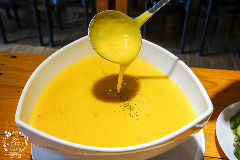 高雄麵包雞[奇山石窯]沒預定就吃不到的超人氣麵包雞!石窯披薩超好吃der~