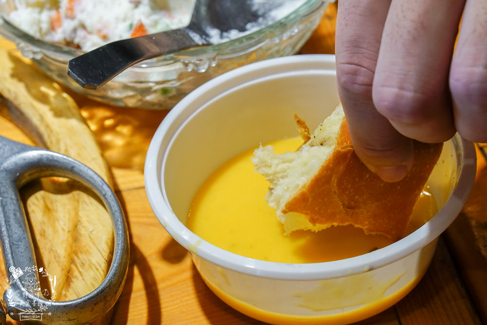 高雄麵包雞[奇山石窯]沒預定就吃不到的超人氣麵包雞!石窯披薩超好吃der~