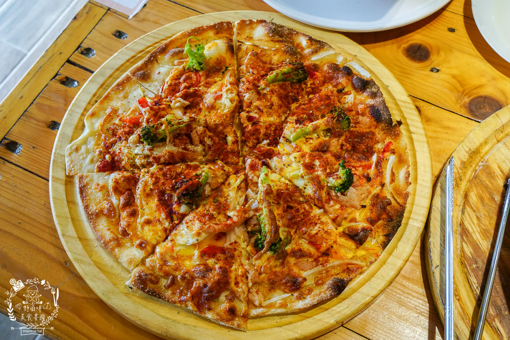 高雄麵包雞[奇山石窯]沒預定就吃不到的超人氣麵包雞!石窯披薩超好吃der~