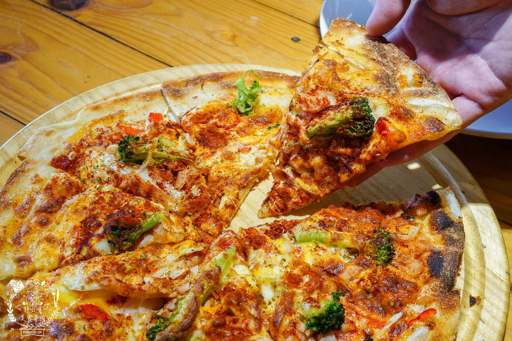 高雄麵包雞[奇山石窯]沒預定就吃不到的超人氣麵包雞!石窯披薩超好吃der~